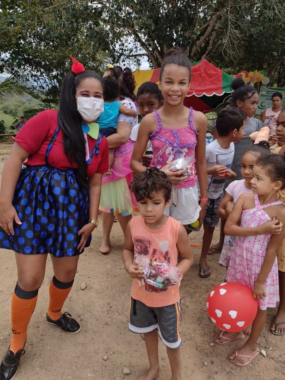Camacã: Caravana da Alegria visita as crianças do Brogodó em Leoventura,